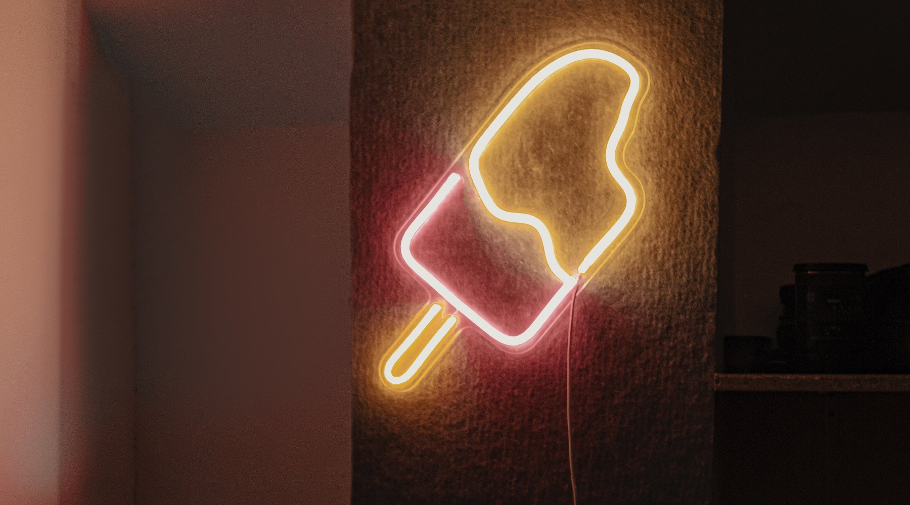 Benefits of Custom Neon Signs for Wall Art