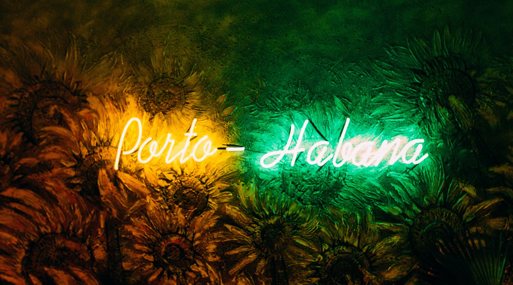 Customized Neon Signs for Artists and Creatives