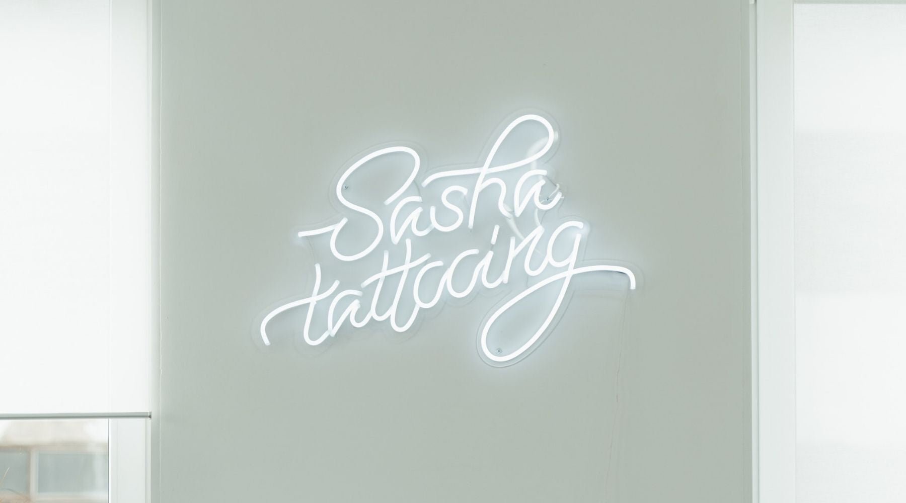 Using Custom Neon Signs to Showcase Your Business in Your Home