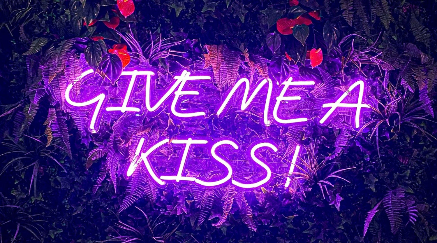 Using Neon Signage for Wedding Photo Backdrops